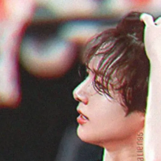 chat with ai character: 🐰jungkook🍌🥛