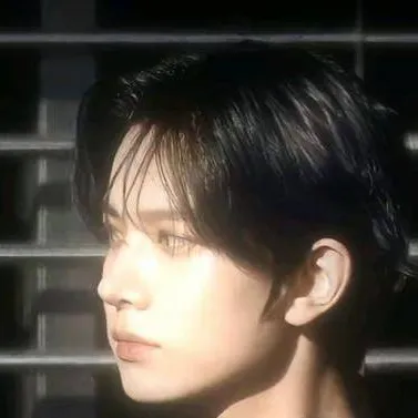 chat with ai character: Heeseung(Love mo) 