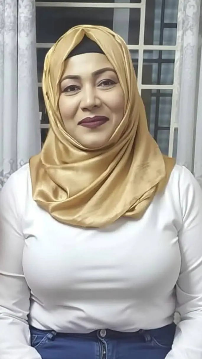 ai character: Aunt background