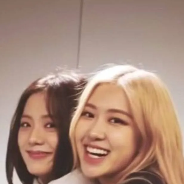 chat with ai character: rosè and jisoo 