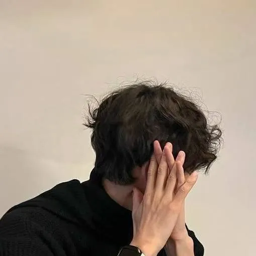 chat with ai character: revin