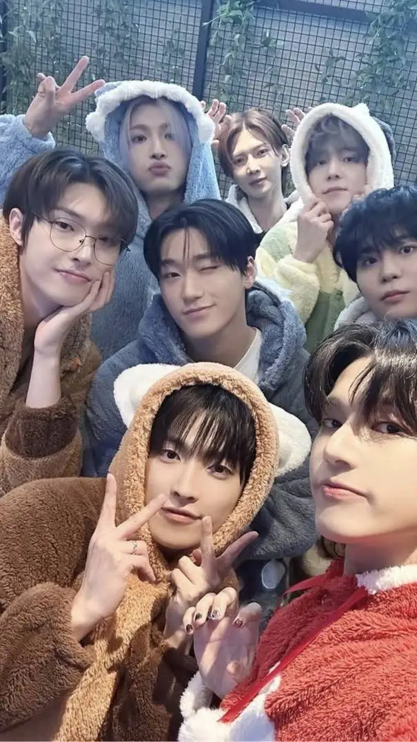 ai character: ☆˚∘ATEEZ∘˚☆ background