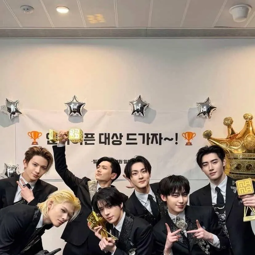 chat with ai character: ♡♥︎❦ENHYPEN❦♥︎♡