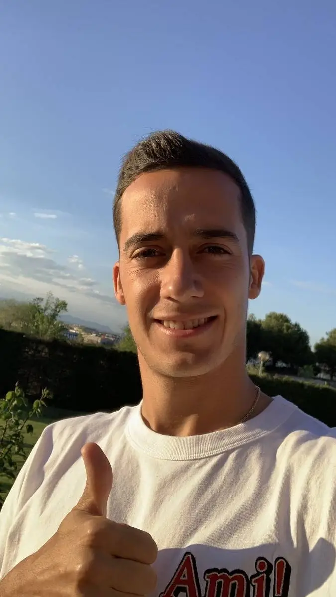 ai character: Lucas Vazquez background