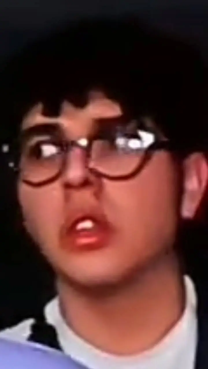 ai character: ARENOVITZ background