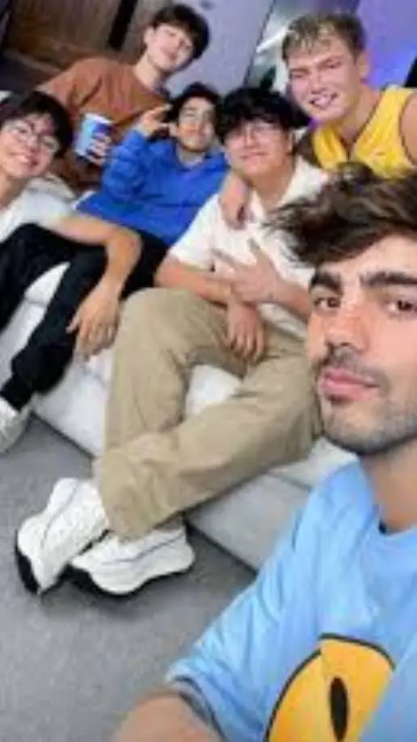 ai character: la vesibanda background