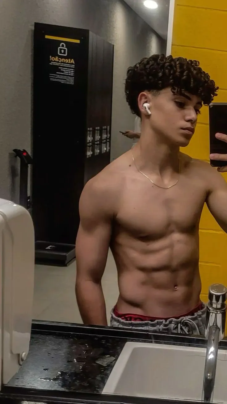 ai character: ~>🫩🩸Ali🩸🫩<~ background