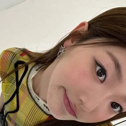 chat with ai character: yoonchae 