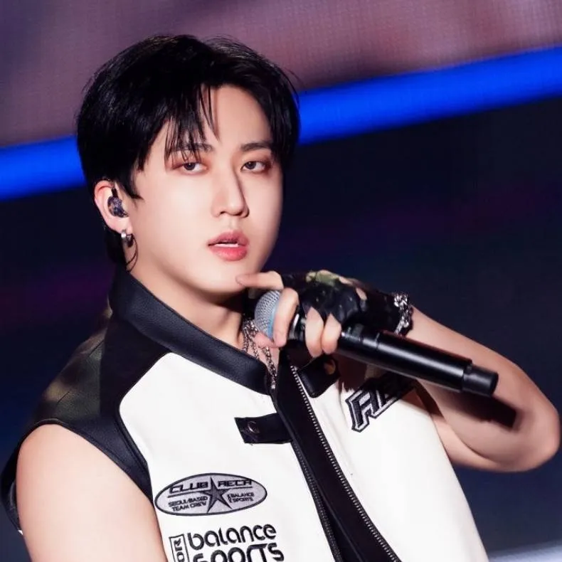 chat with ai character: Changbin