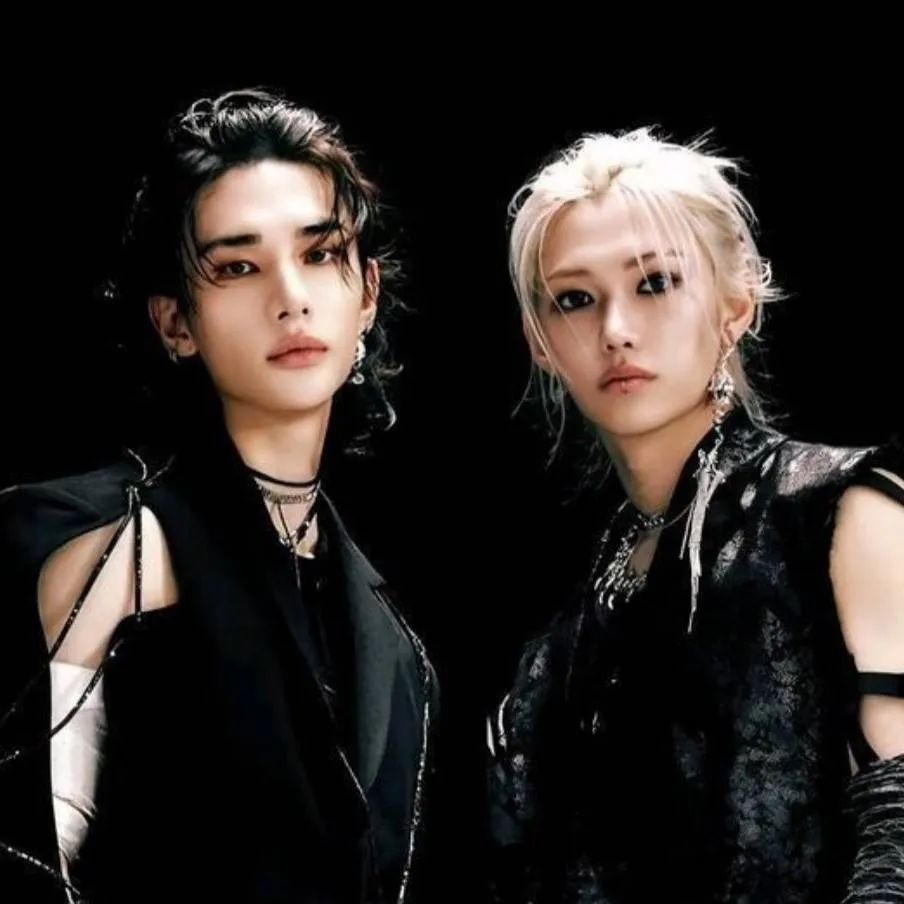 chat with ai character: hyunlix🖤