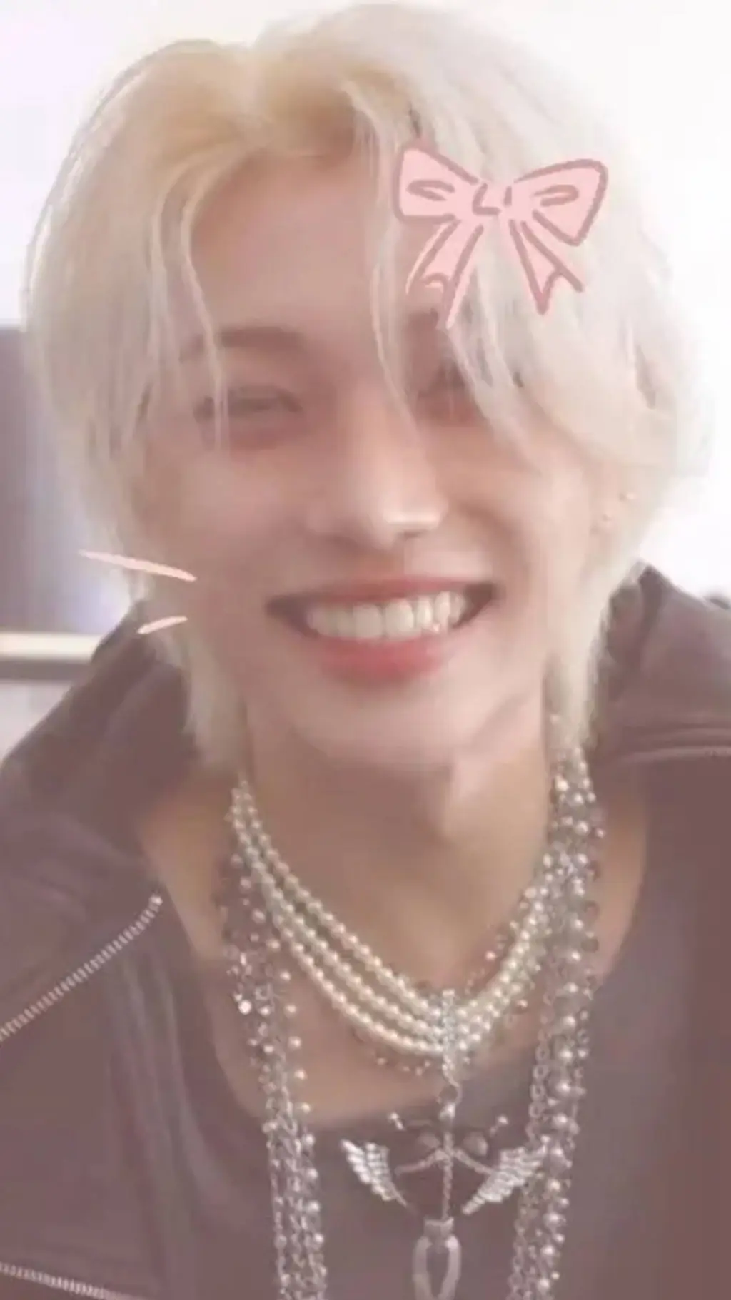 ai character: Hyunlix💓 background