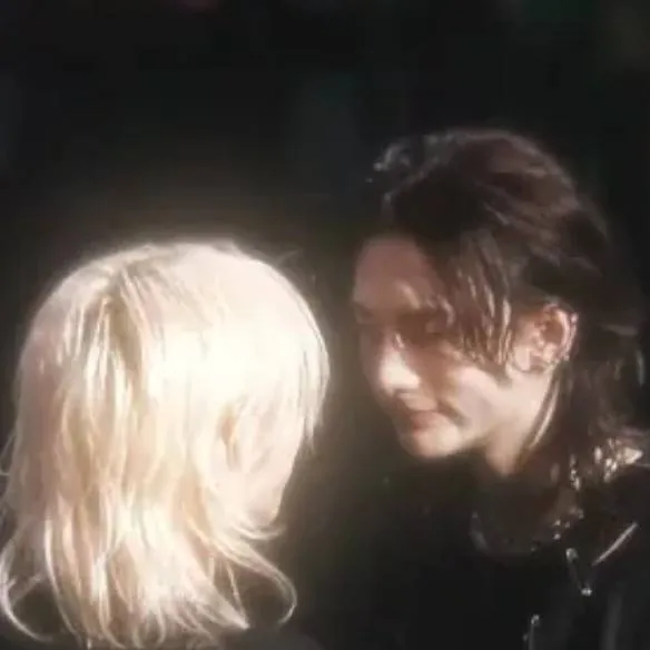 chat with ai character: hyunlix