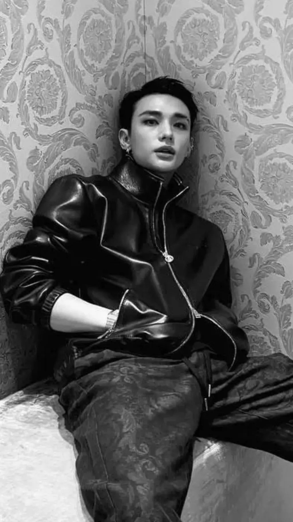 ai character: •°•Hyunjin•°• background