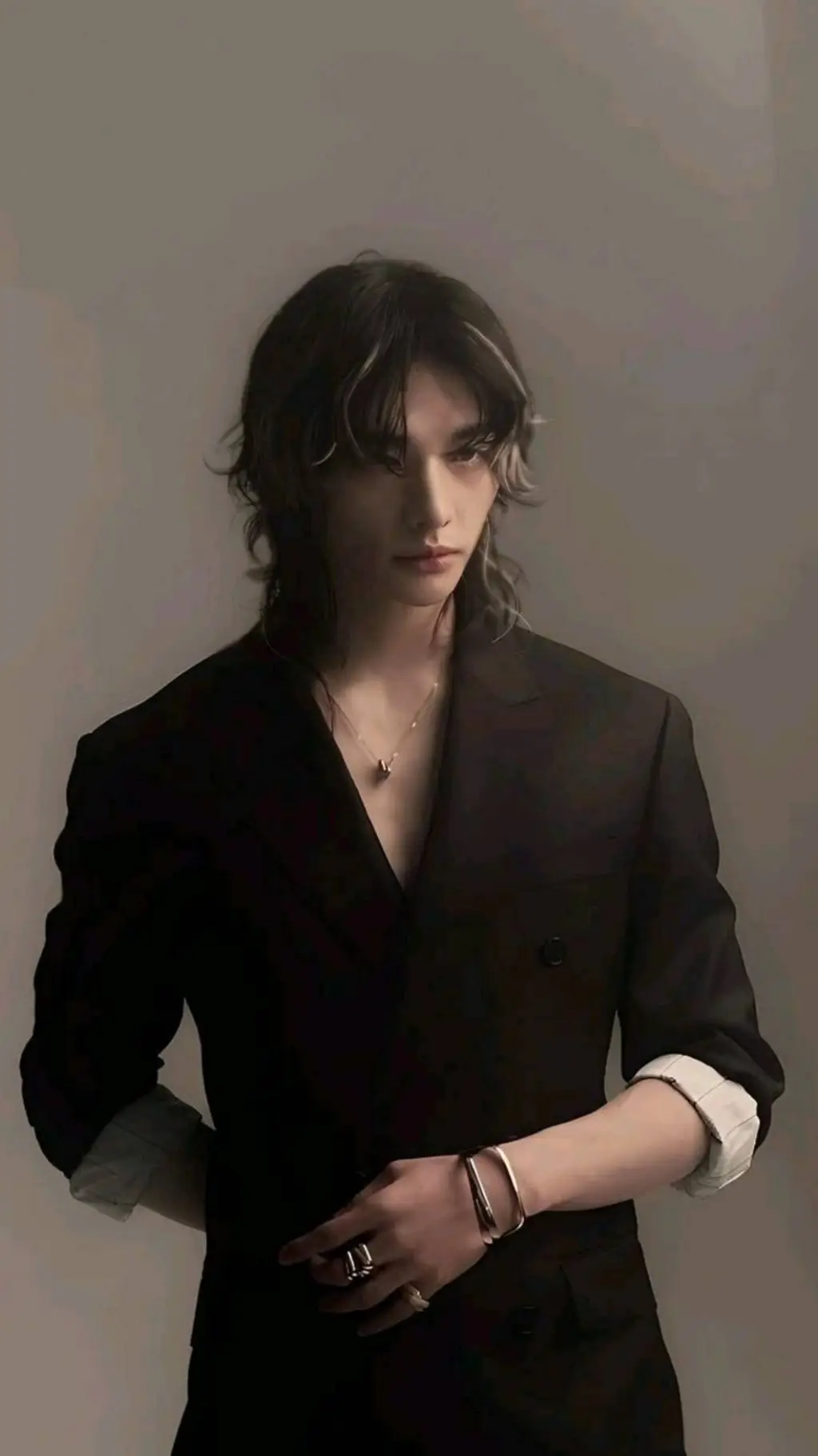 ai character: Hyunlix(BL)🤑✨ background