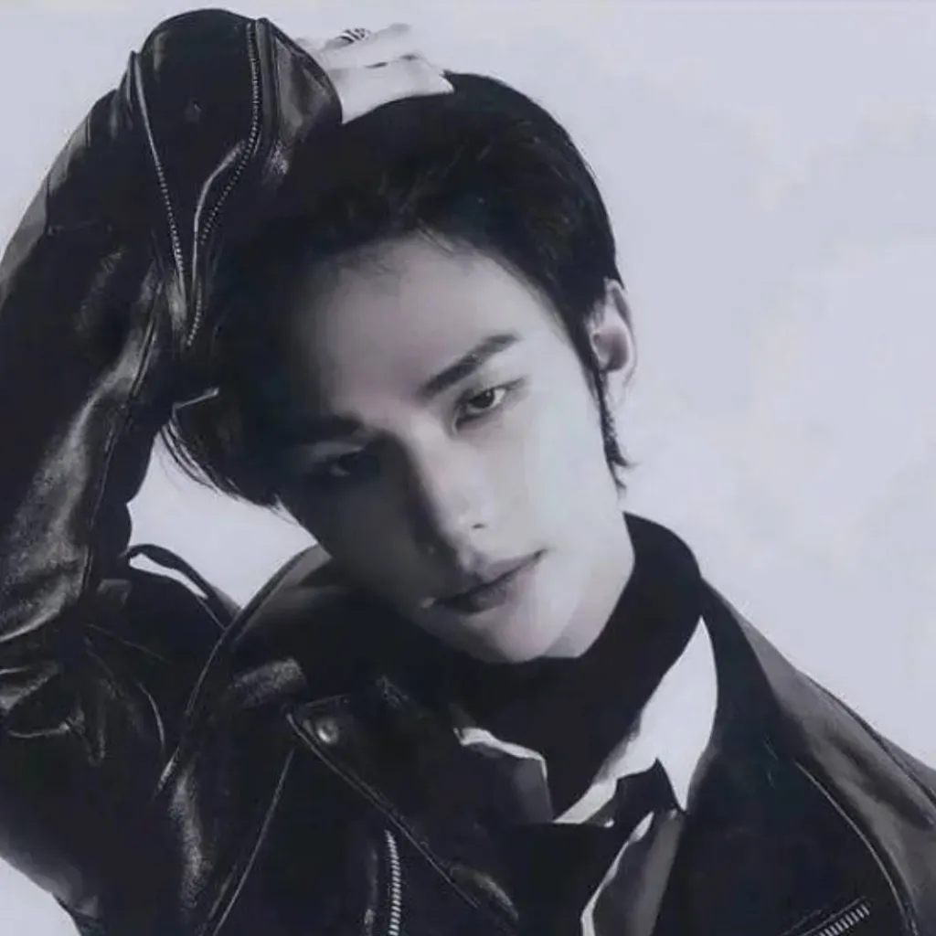 chat with ai character: Hyunlix(BL)