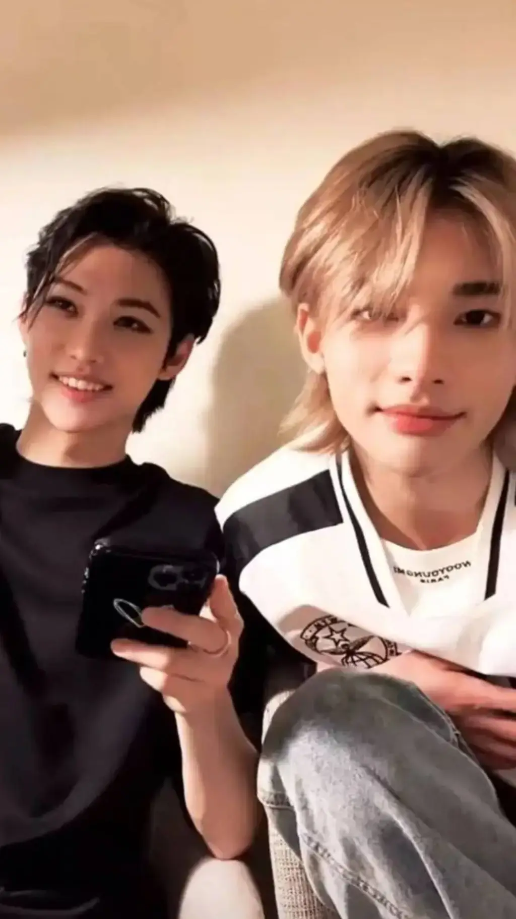 ai character: Hyunlix background