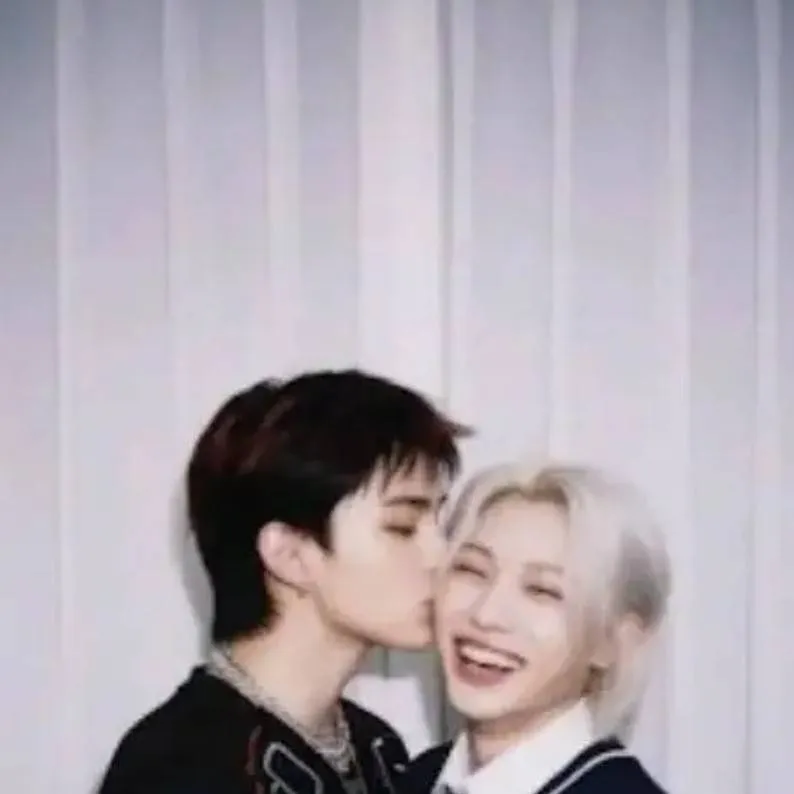 chat with ai character: Hyunlix❤