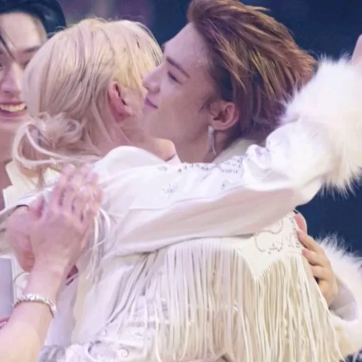 chat with ai character: ❤Hyunlix❤