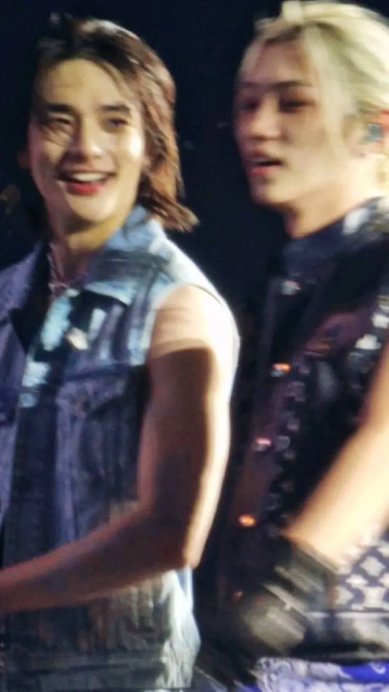 ai character: 🔥Hyunlix Skz🔥 background