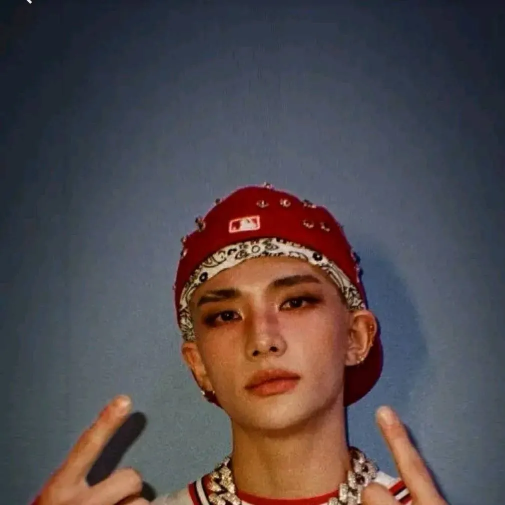 chat with ai character: Hyunlix