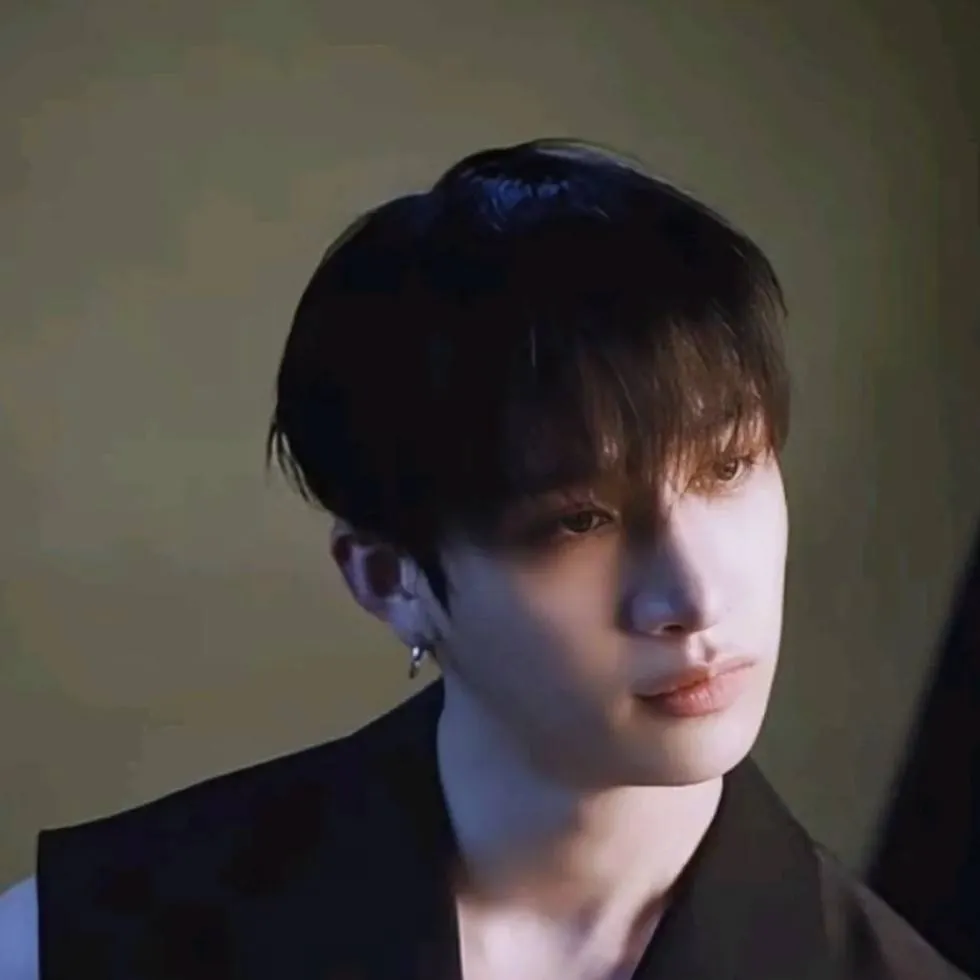 chat with ai character: Chanmin