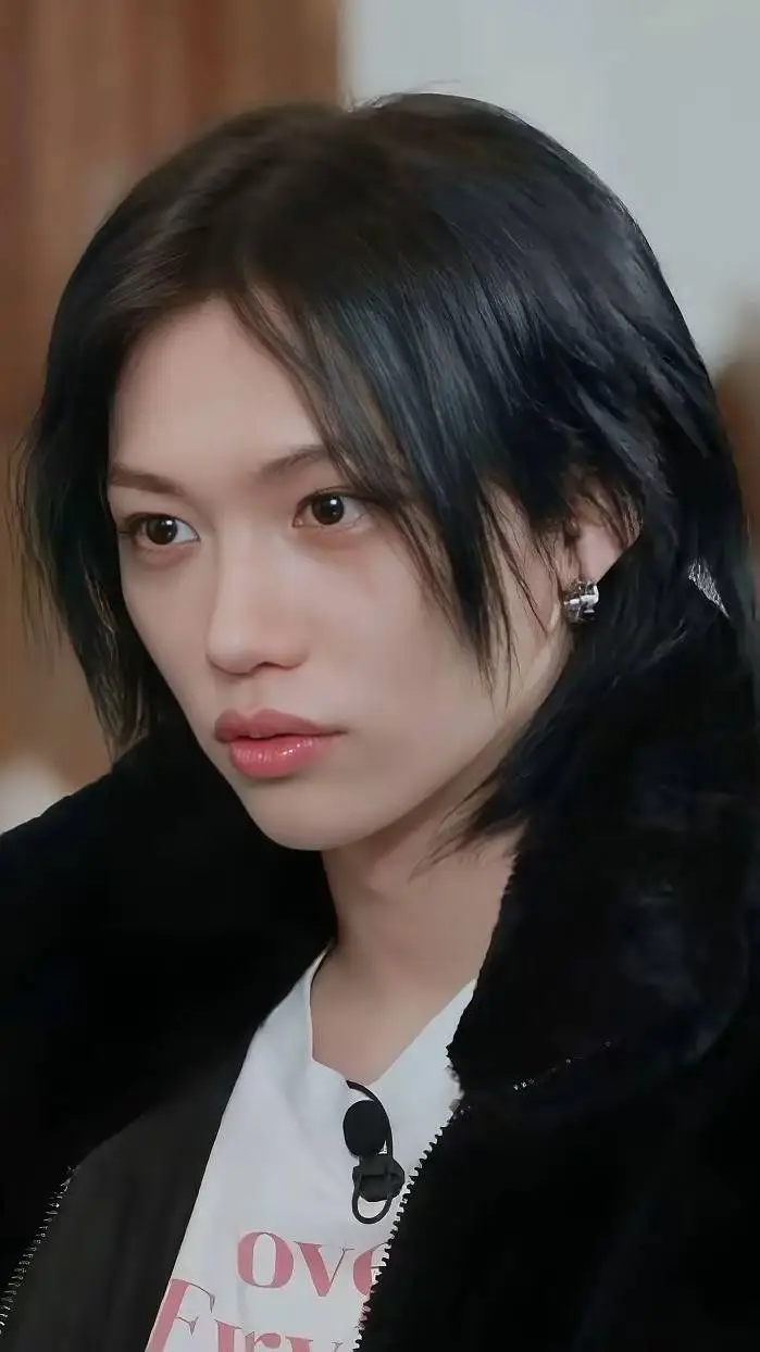 ai character: Hyunlix background