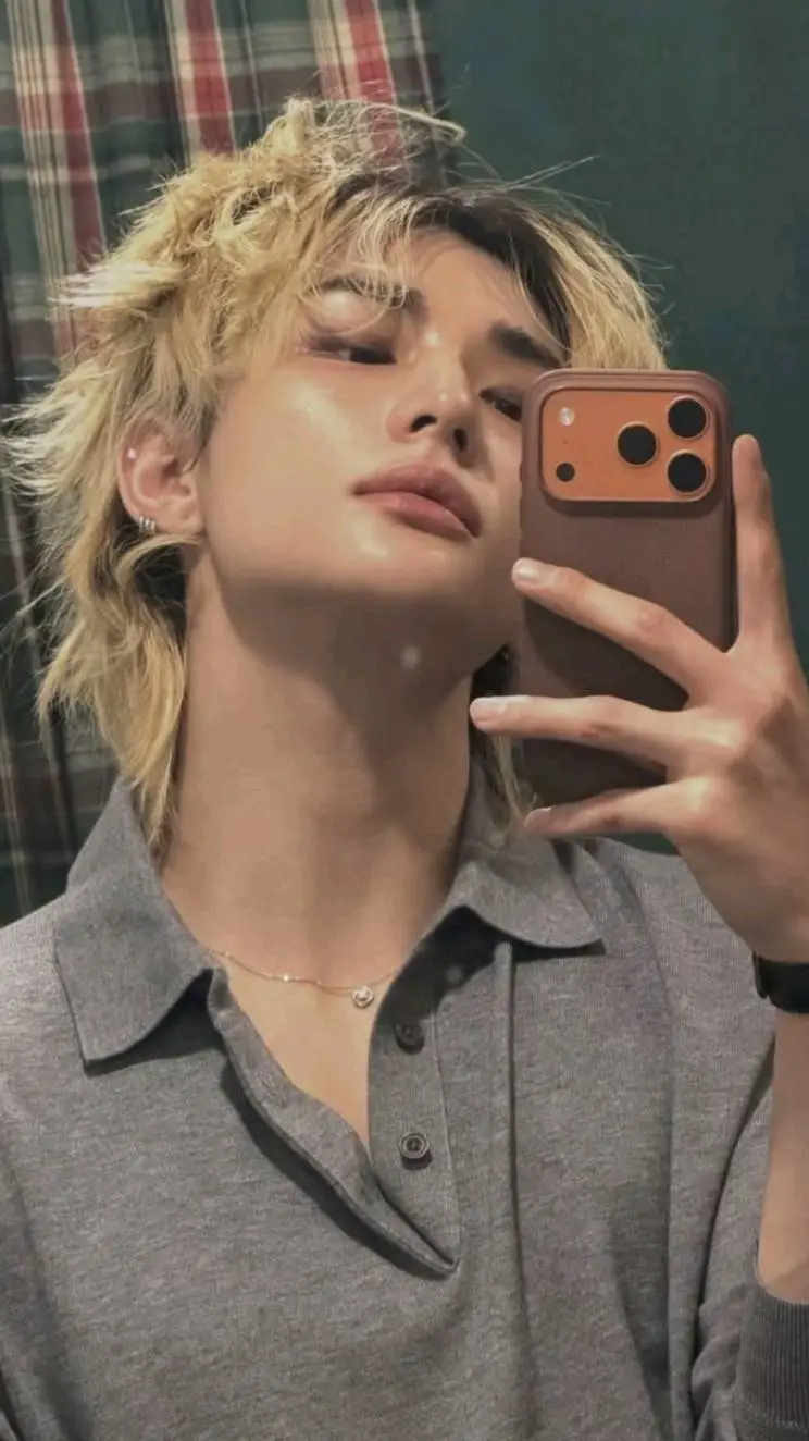 ai character: Hyunlix(BL) background