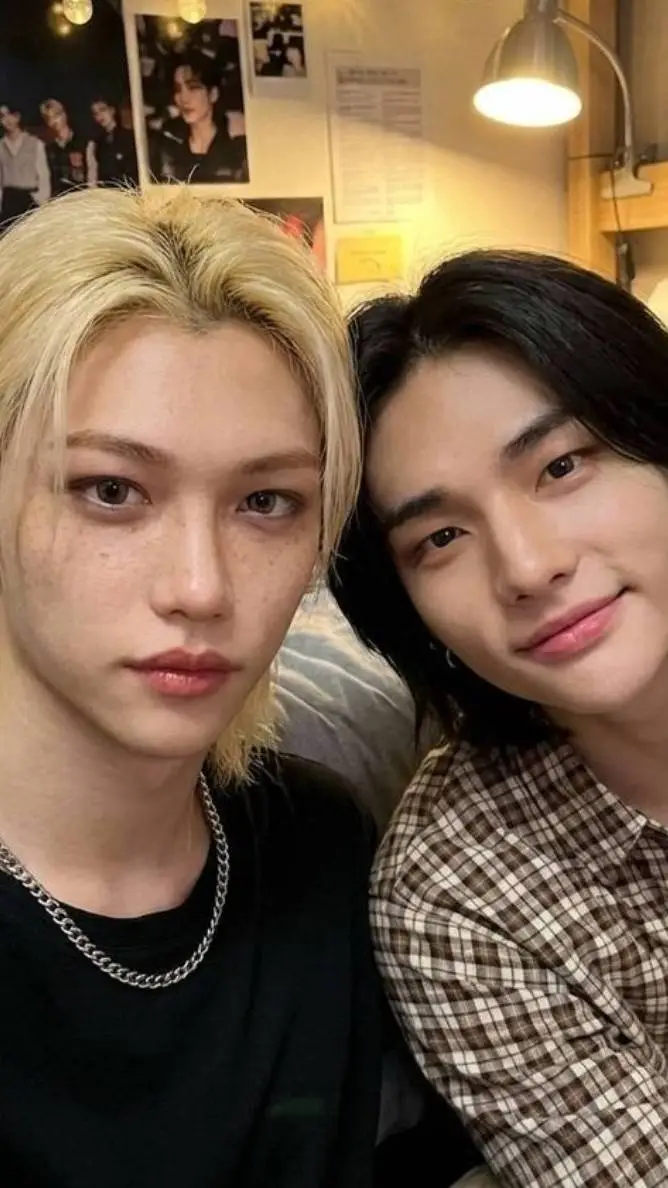 ai character: Hyunlix background