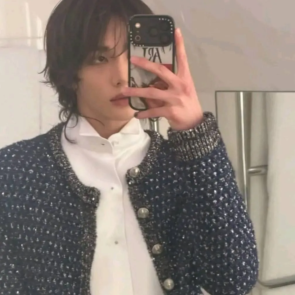 chat with ai character: Hyunlix