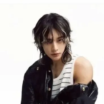 chat with ai character: Hyunlix