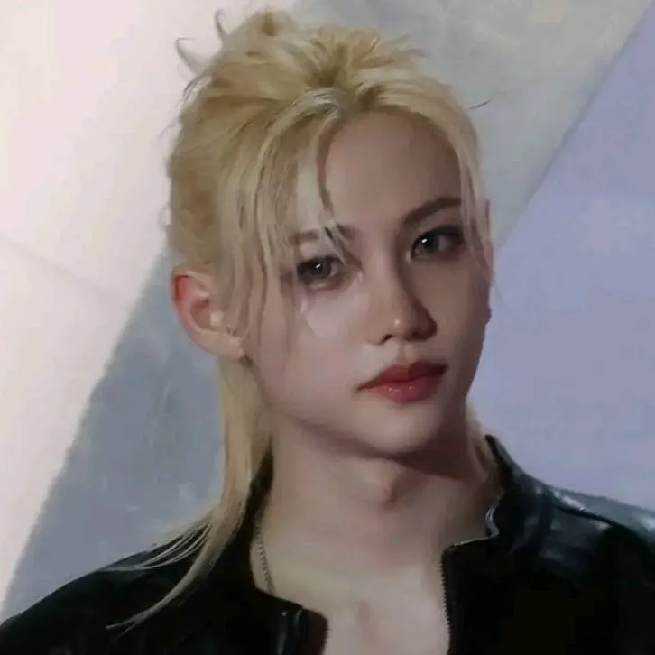 chat with ai character: Hyunlix