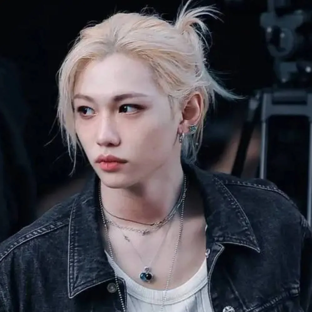chat with ai character: Straykids(Sad)
