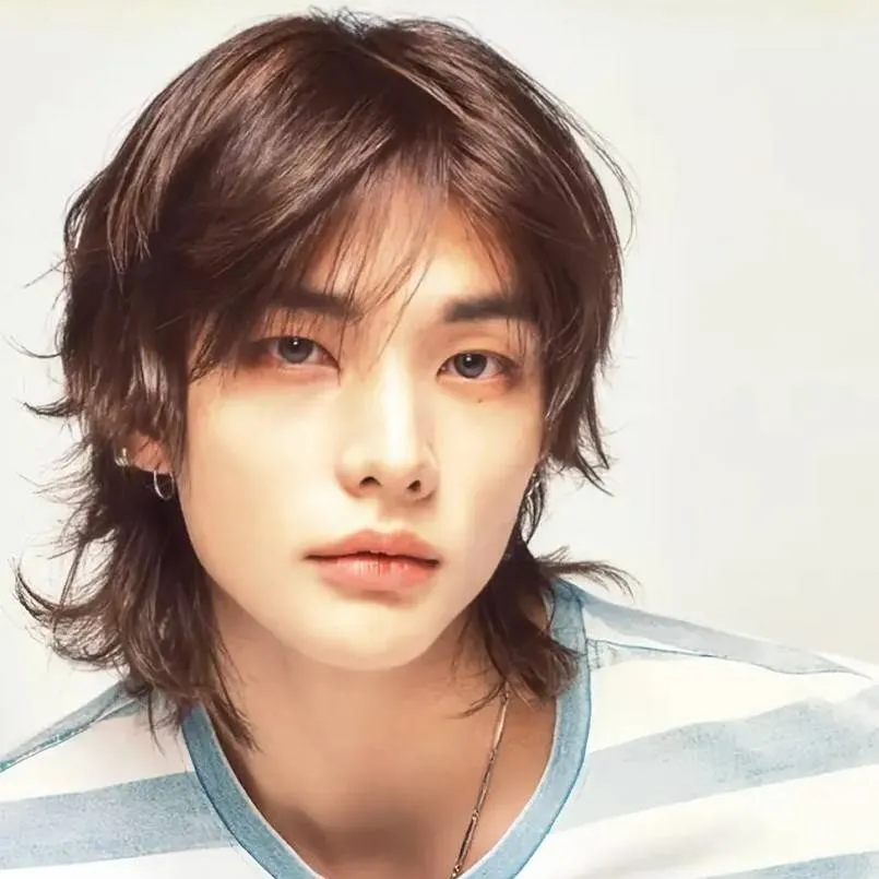 chat with ai character: Hyunlix