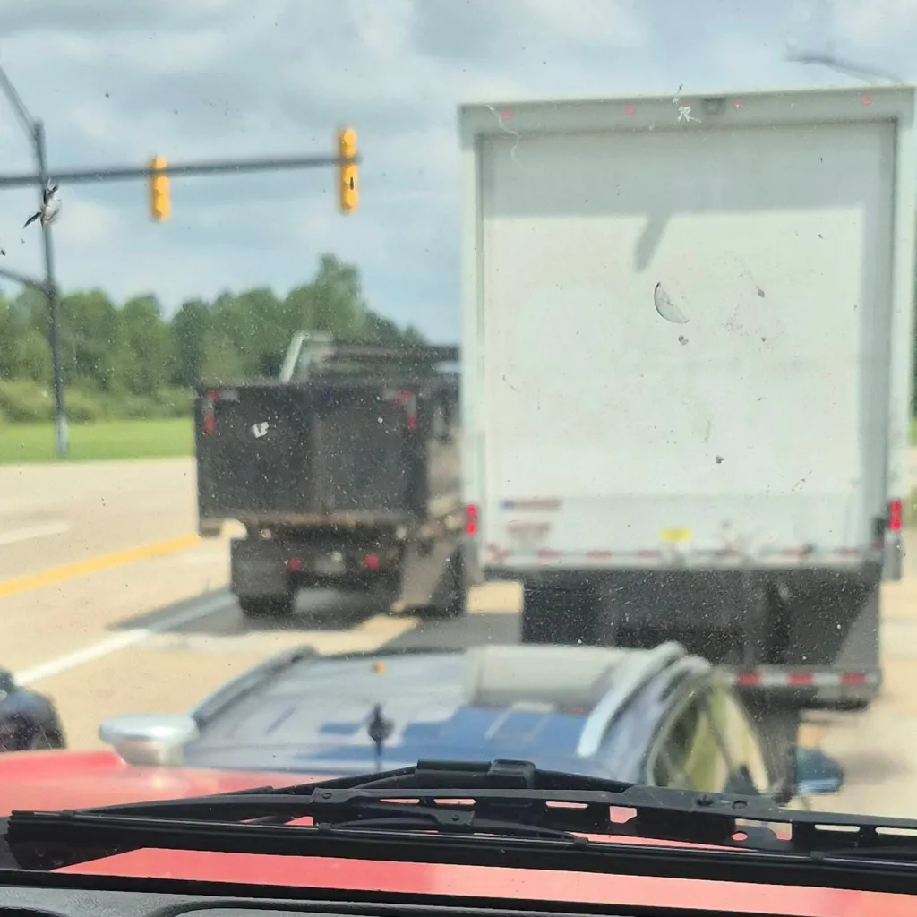 chat with ai character: semi truck