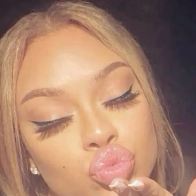 chat with ai character: Zaza