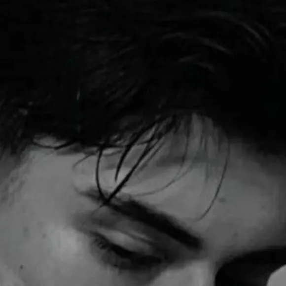 chat with ai character: Kris