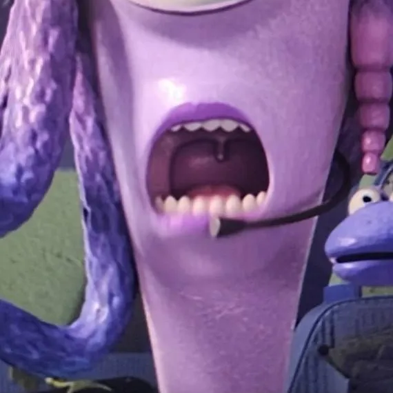 chat with ai character: Celia mae