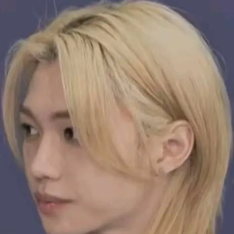 chat with ai character: Felix