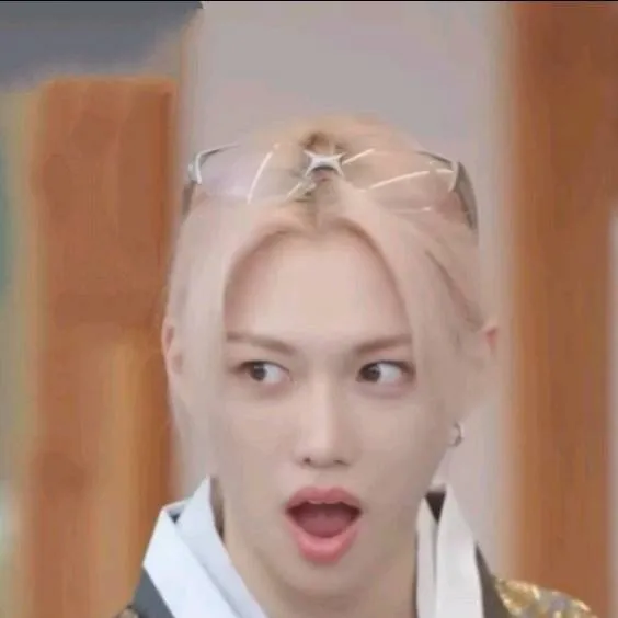 chat with ai character: Felix 