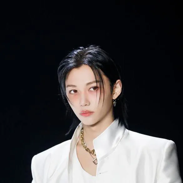 chat with ai character: Felix 