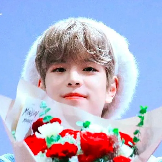 chat with ai character: Seungmin