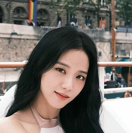 chat with ai character: 🖤🩷Jisoo🖤🩷