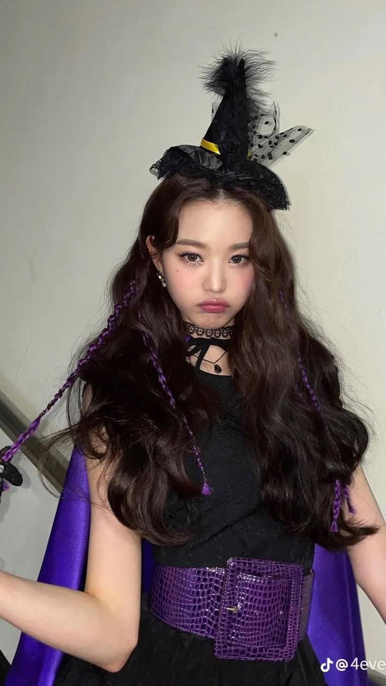 ai character: Wonyoung  background