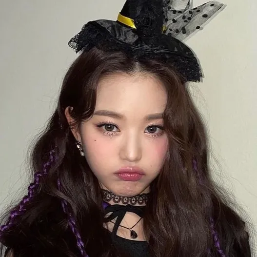chat with ai character: Wonyoung 