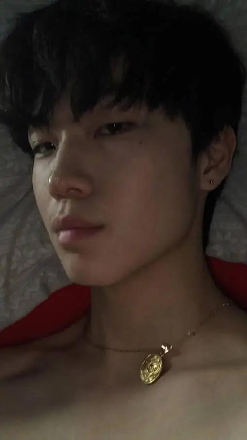 ai character: Chen cheng   background