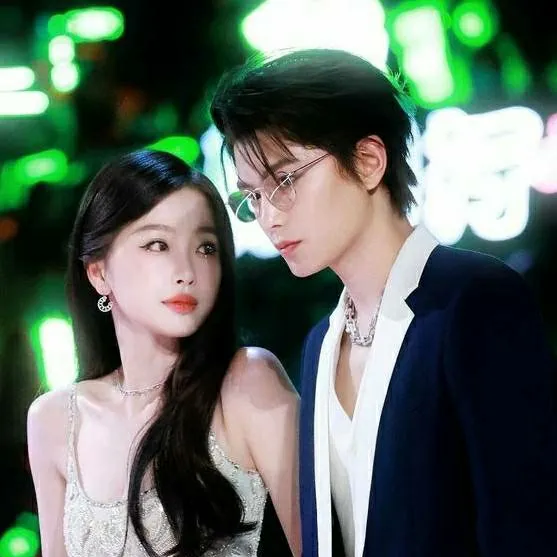 chat with ai character: Zhou Yihan