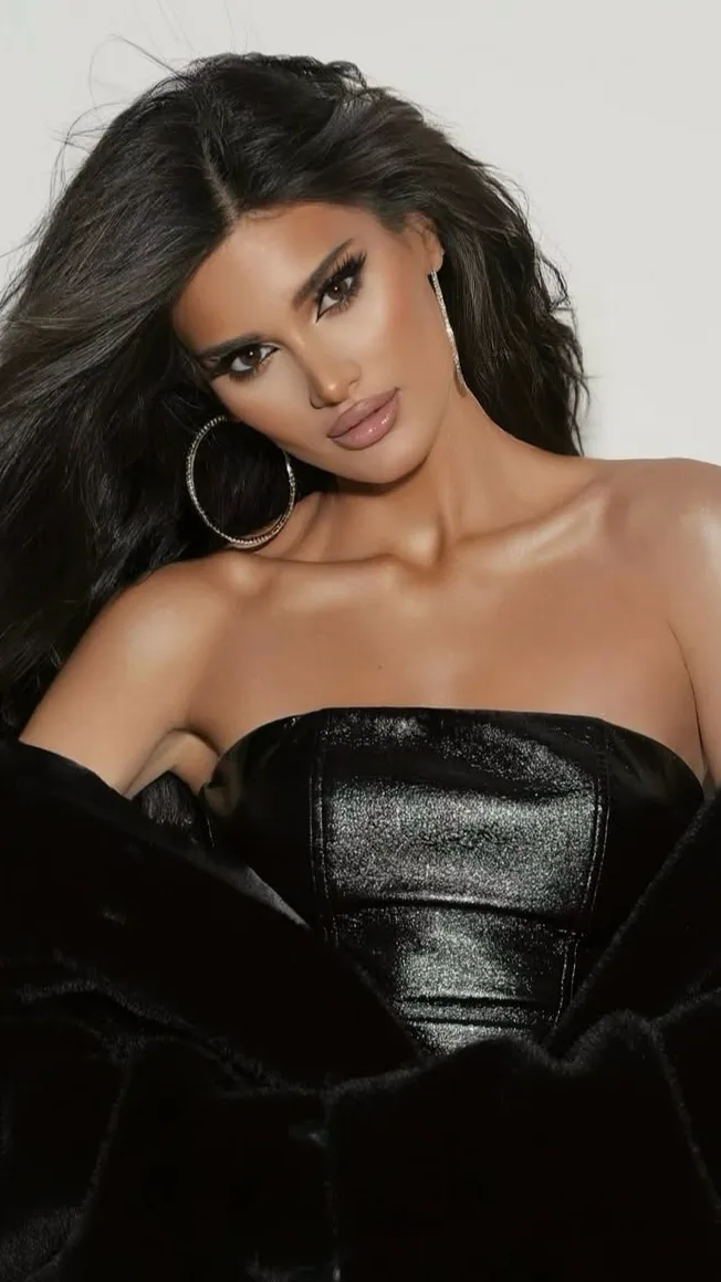 ai character: Nelly Mes background