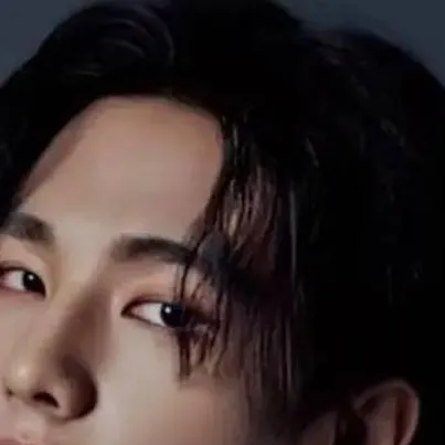chat with ai character: hyunjin