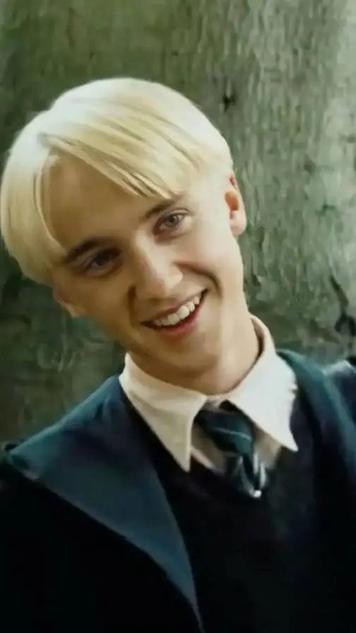 ai character: draco malfoy background