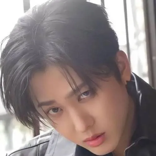 chat with ai character: Changbin